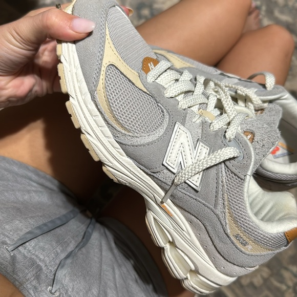 NEW BALANCE TRENDY RETRO TENNIS SHOE - Picture 2 of 4